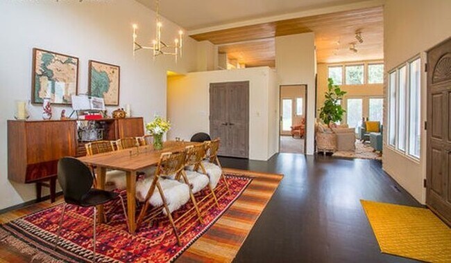 Building Photo - 4 Bed 3.5 Bath Carolyn Heights Home W/Stunning Finishes & Ideal Outdoor Space!  Option for Early ...