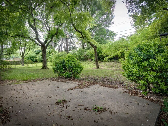 Building Photo - Beautiful Renovated 3 Bedroom 2 Bathroom in Whitehaven!