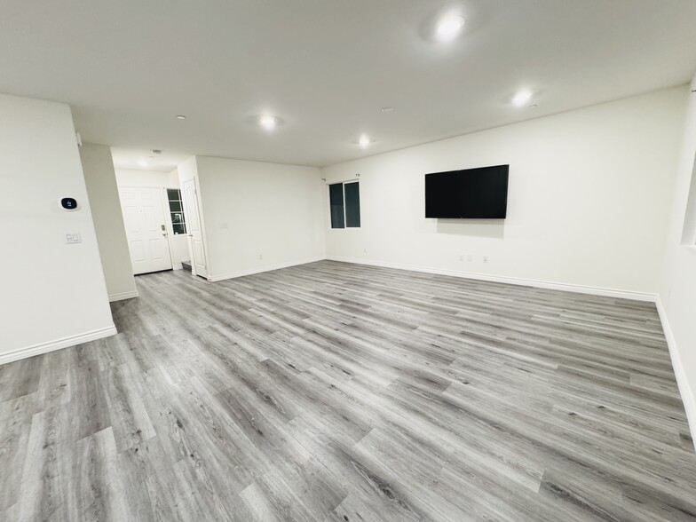 Building Photo - 1225 Corte del Sol