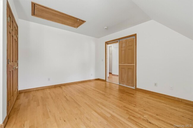 Building Photo - 539 Elizabeth Rd