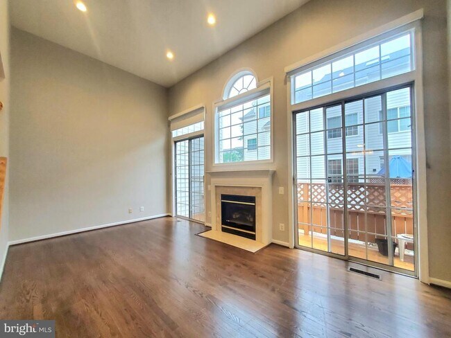 Building Photo - 6030 Lincolnia Rd