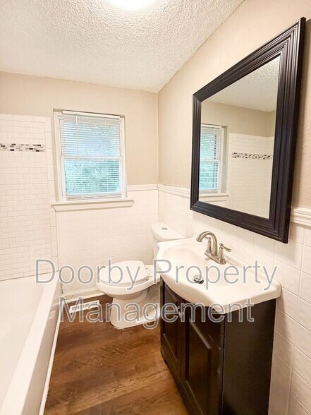 Building Photo - 403 Warren St