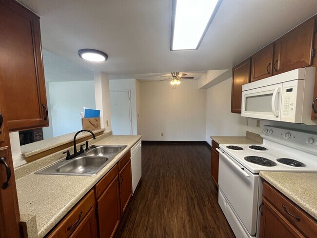 Building Photo - ** Move in Special** Nice 2 bed 1 bath in ...