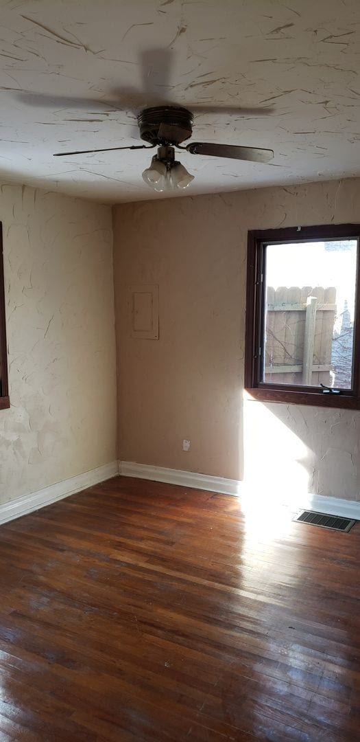 Building Photo - 3 bedroom 1 bath