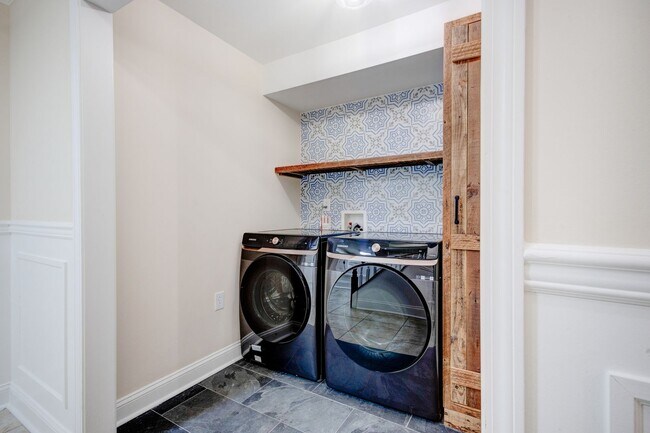 Building Photo - Make this your home today! Come rent with ...