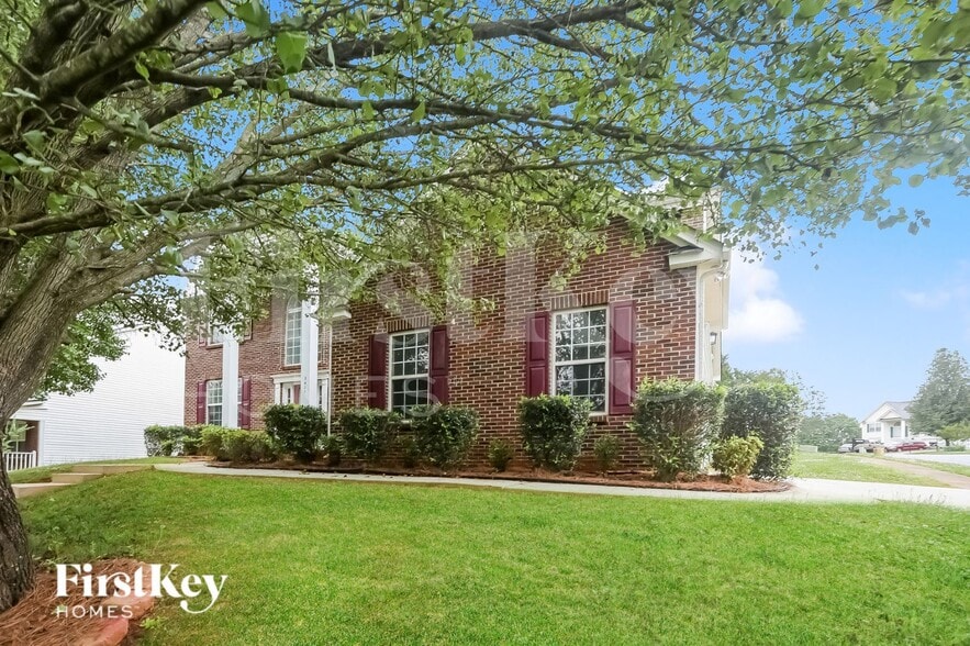 Building Photo - 9427 Golden Pond Dr