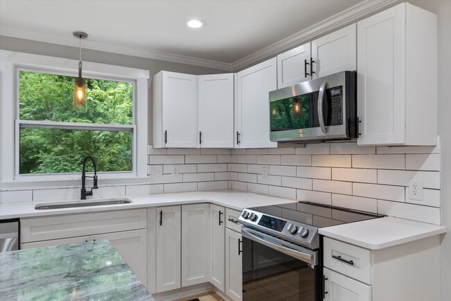 Building Photo - 5017 Suter Dr