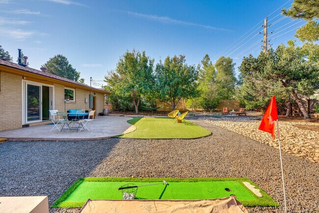 Building Photo - 725 35th St