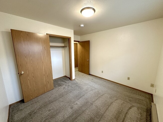 Building Photo - 321 Janet St
