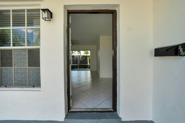 Building Photo - Sunrise Gem: Updated 2-Bed, 2-Bath with Ga...