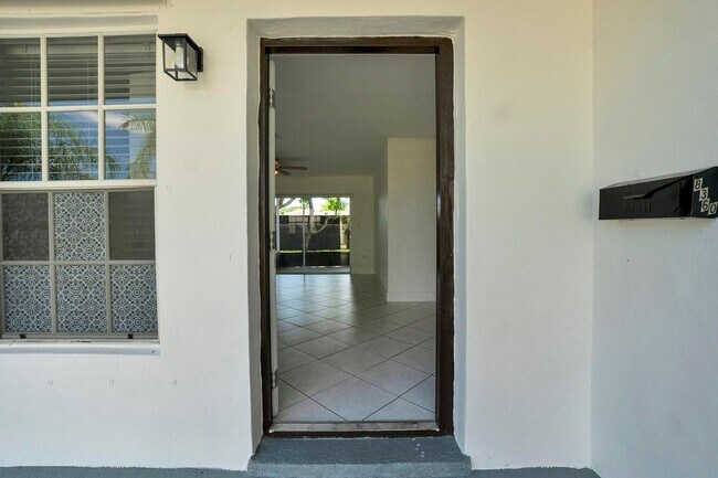 Building Photo - Sunrise Gem: Updated 2-Bed, 2-Bath with Garage Parking