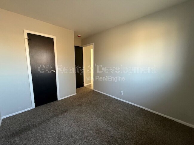 Building Photo - 229 Cedarwood Ave