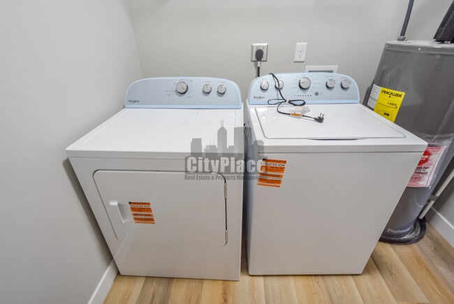 Building Photo - 2809 E Riverside Dr