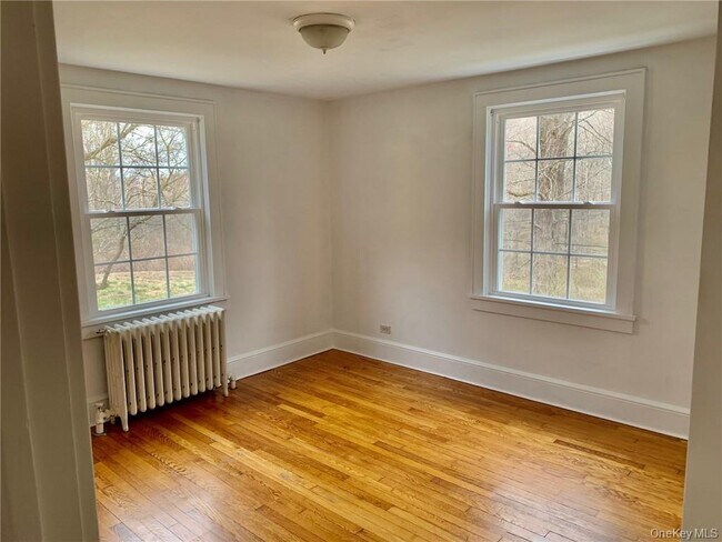 Building Photo - 336 Armonk Rd