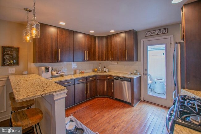 Building Photo - 140 Mercy St