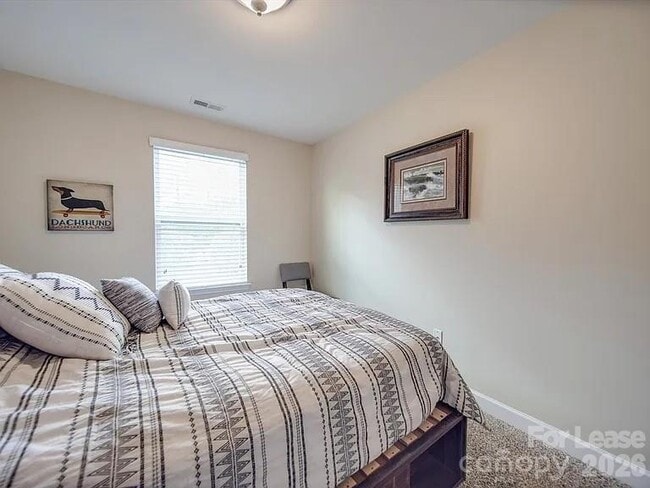 Building Photo - 5657 Tipperlinn Way