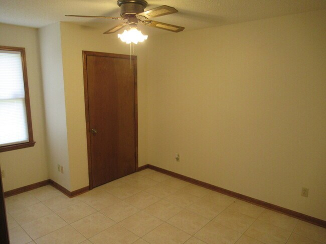 Building Photo - Brick Home located just outside of Hickory NC City Limits!