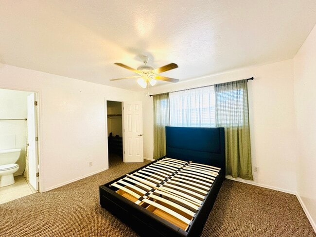 Building Photo - Spacious 2 Bedroom + 2 Bathroom Townhome w...