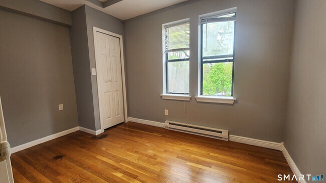 Building Photo - 16-20-20 Townley St