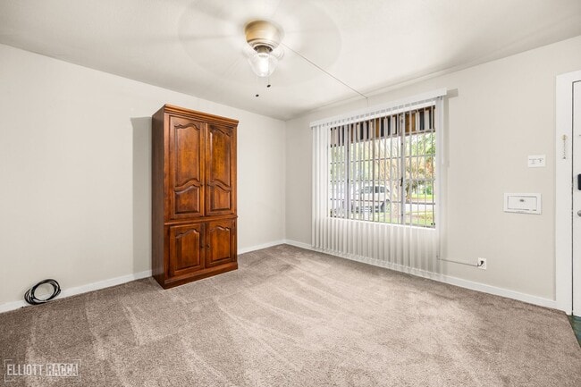 Building Photo - Charming One Bed One Bath In the Garden Di...