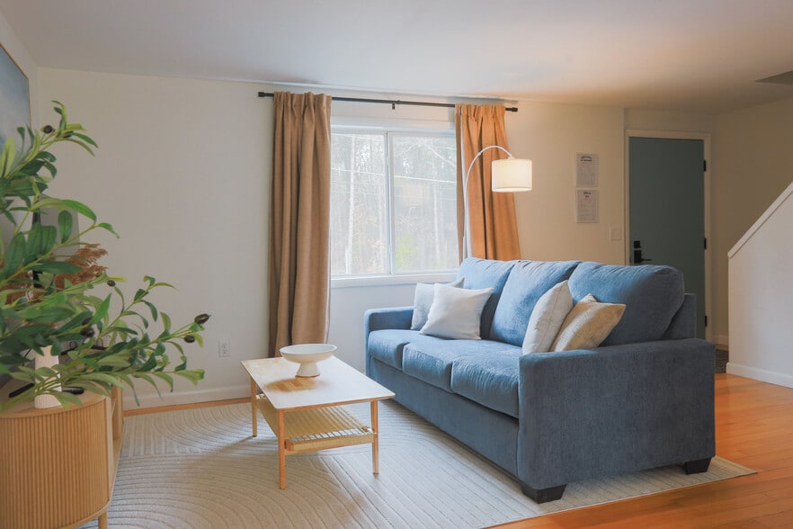 Primary Photo - 983 Holy Cross Rd