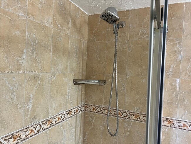 Building Photo - 6900 N Kendall Dr