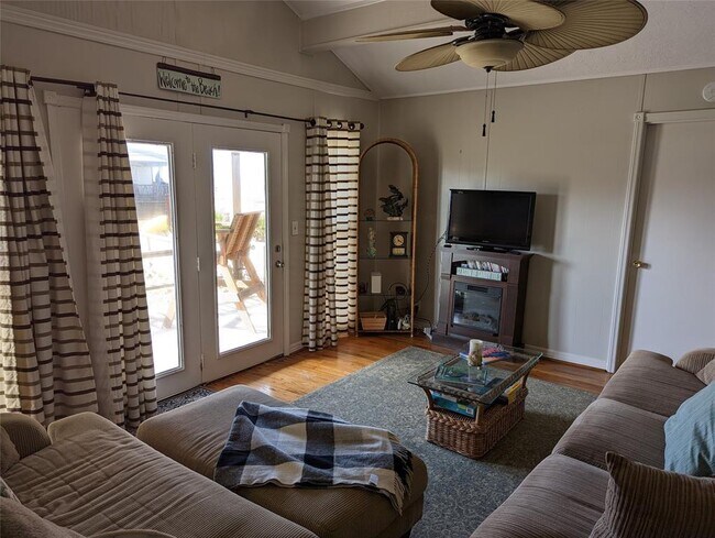 Building Photo - 415 Seashell Dr