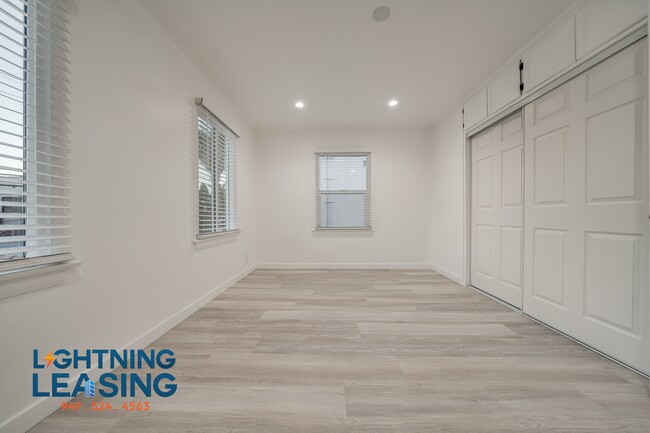 Building Photo - 1363 Hauser Blvd