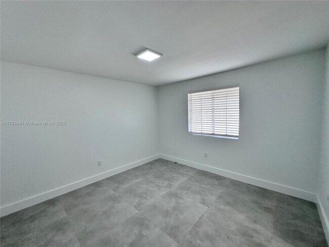 Building Photo - 2 bedroom in North Miami FL 33161