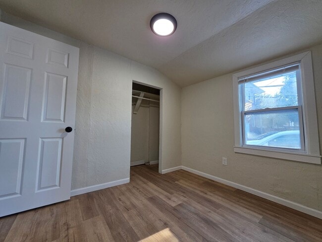 Building Photo - 210 S Maple Ave