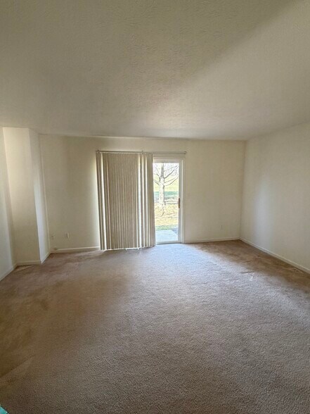 Building Photo - 1360 Meadow Run