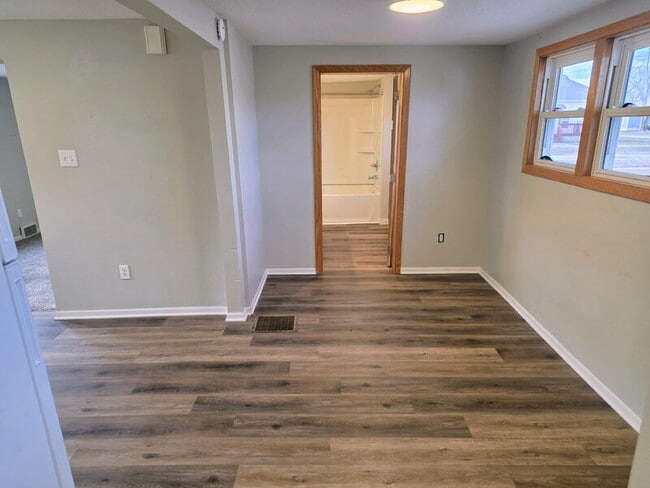 Building Photo - 114 N 5th St