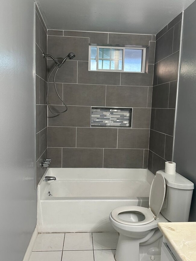 Building Photo - Luxurious 3-Bedroom Home with Detached Garage and New Updates in San Bernardino