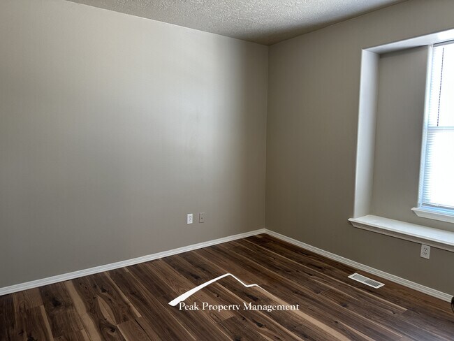Building Photo - 2524 Colfax Dr