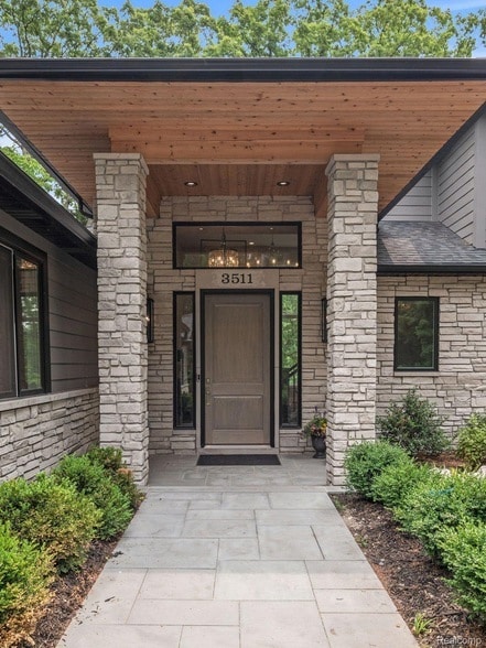 Building Photo - 3511 Lakecrest Dr