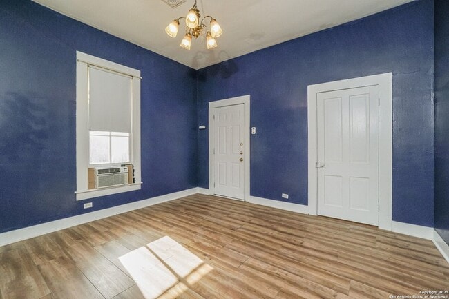 Building Photo - 115 E Lambert St