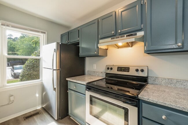 Building Photo - 3 Bedroom Townhouse Near Downtown Durham