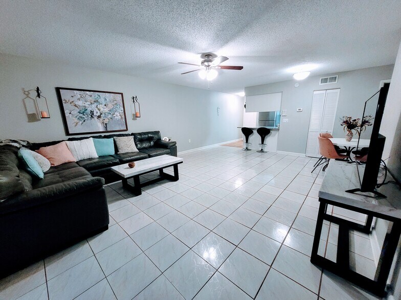 Living Room - 11922 Congressional Dr