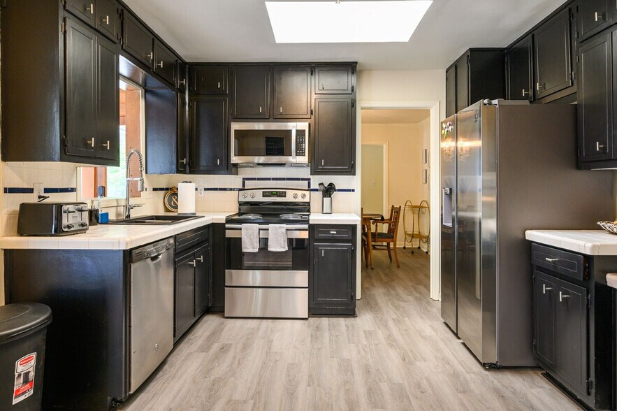 Building Photo - 2431 Weatherford Ct