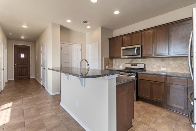 Building Photo - 137 Gray Wolf Dr