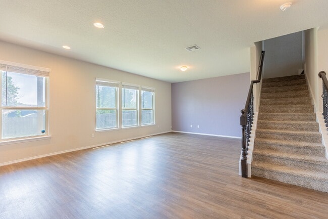 Building Photo - 5930 Ivans Farm