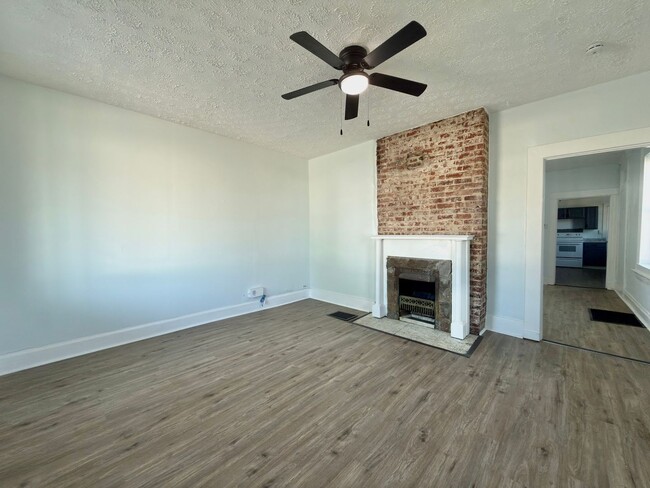 Building Photo - 5912 Elmwood Ave