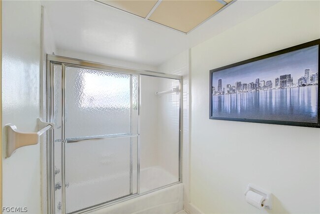 Building Photo - 5306 SW 2nd Ave