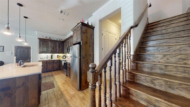 Building Photo - 105 Luther St