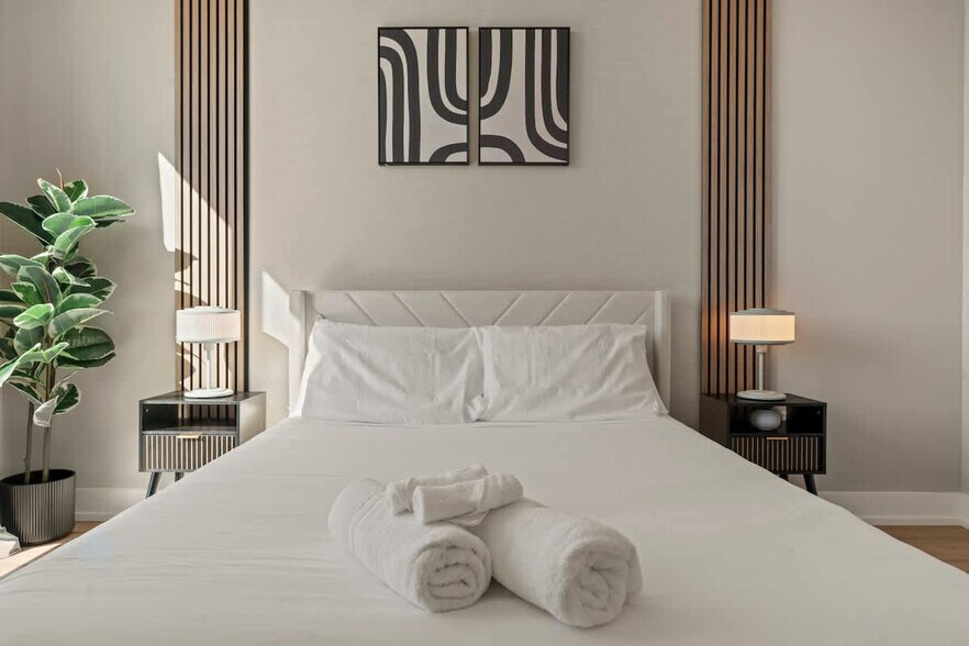 Building Photo - 901 Canal St