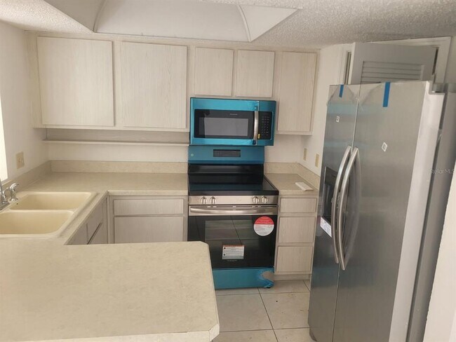 Building Photo - 4158 Tamiami Trl