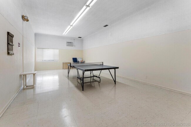 Building Photo - 3160 Lake Osborne Dr