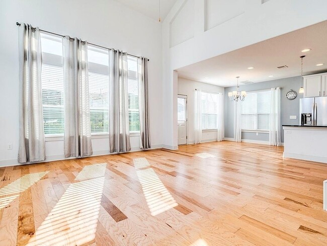 Building Photo - 2215 Capulet St
