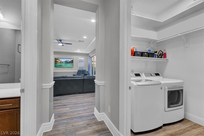 Building Photo - 9936 Wildhorse Cyn Ave