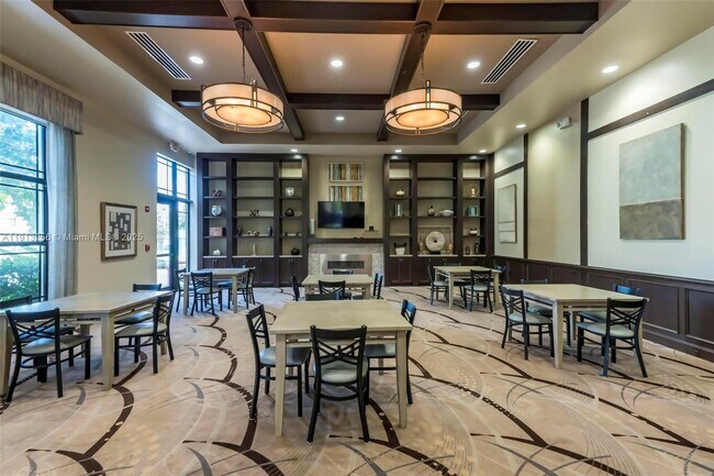 Building Photo - 9583 Town Parc Cir N